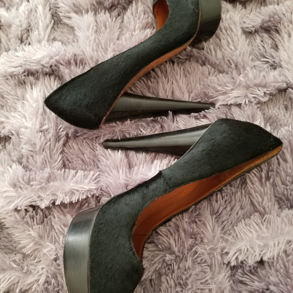 ELIZABETH & JAMES Mason Pony Hair Platform Pumps - Picture 10 of 10